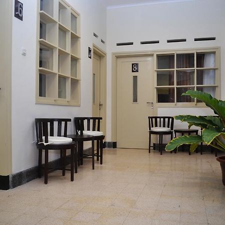 Srikandi Guesthouse Malang Exterior foto